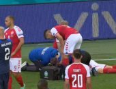 إيركسن لاعب الدنمارك يتعرض لخطر الموت في أرض الملعب بمباراة فريقه وفنلندا