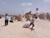 مجلس مدينة العريش يستكمل جهود شباب نظفوا الشاطئ بنقل المخلفات لمكان آمن