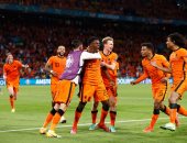 ثنائى ينضم لأول مرة .. فان جال يعلن قائمة هولندا استعدادا لتصفيات كأس العالم 2022 