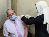 جامعة أسيوط تعلن تطعيم 3814 شخص بلقاح فيروس كورونا.. صور 
