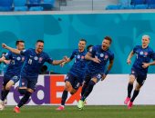 يورو 2020.. سلوفاكيا تتقدم بهدف من النيران الصديقة ضد بولندا "فيديو"