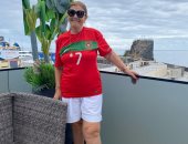 والدة رونالدو تدعم منتخب البرتغال بتيشرت يحمل رقم 7.. صورة