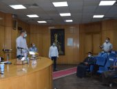 محافظ المنيا يسلم 65 عقدا جديدا لتقنين أوضاع أراضى أملاك الدولة.. صور