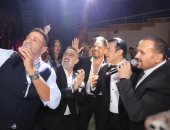 وصلة غناء تجمع حماقى ومحمد نور وإيهاب توفيق فرح ابن مصطفى قمر.. فيديو