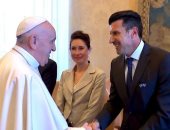 "شرف عظيم أكون مع قداستك".. لويس فيجو يعلق على صورة مع بابا الفاتيكان