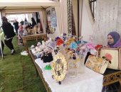 هنادى عوض تتحدى الإعاقة الحركية وتبرع فى صناعات الهاند ميد بدمياط.. فيديو وصور