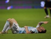 الأرجنتين ضد أوروجواي.. ميسي يحطم الأرقام القياسية وسقوطه يثير الرعب "صور"