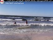شاطئ بورسعيد يستقبل مزيدا من المصطافين وانتشار للطائرات الورقية.. لايف وصور