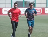 محمد هاني محور حديث موسيماني مع لاعبي الأهلي قبل مواجهة البنك