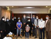 محافظ قنا يكرم أسرة الراحل خالد محمد على لدوره فى دعم ذوى الاحتياجات الخاصة