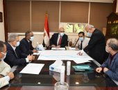وزير الإسكان يتابع موقف تنفيذ مشروعات إحلال وتجديد شبكات مياه الشرب بالقاهرة