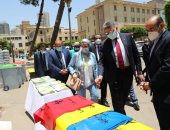 وزيرة البيئة: تسليم مستشفى النساء والتوليد بجامعة القاهرة مستلزمات مواجهة المخلفات