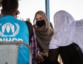 إنجلينا جولي تدعو من بوركينا فاسو لاستضافة اللاجئين حول العالم .. فيديو 