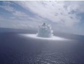 البحرية الأمريكية تفجر قنبلة بوسط المحيط تتسبب فى زلزال بفلوريدا.. فيديو