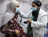 الكشف وتقديم العلاج لأكثر من 230 شخصا وتوفير 32 نظارة طبية بقافلة بنى سويف