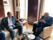 سامح شكرى يبحث مع وزير خارجية الجزائر سبل تعزيز العلاقات الثنائية بين البلدين
