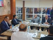 مأدبة غداء تجمع وزير الرياضة بلاعبي منتخب اليد 