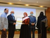 الناجح يرفع إيده.. تكرم أوائل الشهادة الإعدادية وعدد من مديرى المدارس ببورسعيد