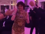 نبيلة عبيد ترقص على أغنية "يا بحر الهوى" فى دبى.. فيديو وصور
