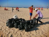 مركز شباب العريش ينفذ حملة لنظافة الشاطئ