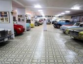 سعودى يحول "جراج" منزله لمتحف للسيارات القديمة.. اعرف الحكاية
