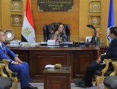 محافظ دمياط تبحث الموقف الخاص بمشروعات هيئة البريد بمركز كفر سعد