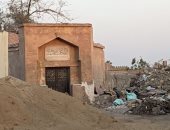 مشهد محزن...مدفن الشيخ محمد رفعت يعانى الإهمال وتكدس القمامة.. صور
