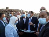 رئيس الوزراء يستعرض سبل تحسين معيشة المواطن من منطقة بطن البقرة العشوائية بعد إزالتها