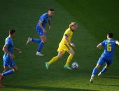 يورو 2020.. منتخب أوكرانيا يتقدم على السويد بهدف صاروخى فى الدقيقة 27