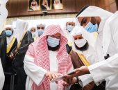 "السديس" يوجه بتوزيع مليون عبوة مياه زمزم على الحجاج