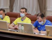 وزراء أوكرانيا بقمصان لاعبى المنتخب فى اجتماع الحكومة احتفالا بالتأهل الأوروبى