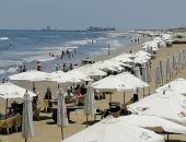 ارتفاع شديد بدرجات الحرارة.. شاطئ بورسعيد يتجمل لاستقبال المصطافين.. لايف وصور