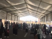جمهور معرض الكتاب أمام بوابات مركز مصر للمعارض قبل فتح أبوابه لـ اليوم الثانى (صور)