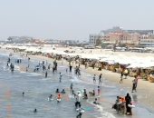 شاطئ بورسعيد كامل العدد.. اعرف إزاى تقضى يومك بأقل التكاليف.. فيديو وصور