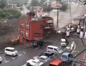 فقدان 20 شخصا وتدمير 10 منازل على الأقل فى "جرف طينى" باليابان.. فيديو
