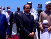 الرئيس السيسي يلتقط صورا تذكارية مع ضيوف مصر خلال افتتاح قاعدة 3 يوليو