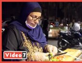 الحاجة فاطمة بـ100 راجل.. توفى زوجها وحولت العربية لمشروع كبدة.. فيديو