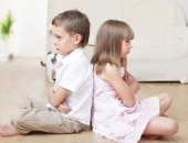 5 نصائح لمواجهة الغيرة بين أطفالك.. "بلاش مقارنات وتقبلى مشاعرهم"