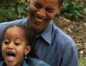 باراك وميشيل أوباما يحتفلان بعيد ميلاد ابنتهما "ماليا" بصور لحظات عائلية
