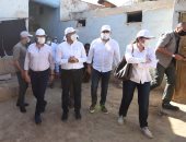 رئيس الوزراء يتفقد مشروعات المبادرة الرئاسية "حياة كريمة" فى أسوان.. مصطفى مدبولى: الرئيس السيسي يتابع كل تفاصيل تنفيذ هذه المشروعات.. ويؤكد: تسهم فى إحداث نقلة نوعية بمستوى الخدمات المقدمة لملايين المواطنين
