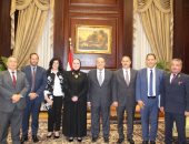 رئيس مجلس الشيوخ يستقبل بمكتبه وزيرة التجارة والصناعة
