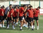 احتفال لاعبى الأهلي بعودة محمد محمود للتدريبات الجماعية بعد طول غياب.. صور