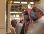 وزير الأوقاف يمدح الرسول خلال زيارته الروضة الشريفة فى المسجد النبوى.. فيديو