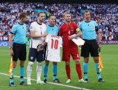 يورو 2020.. منتخب انجلترا يهدي إريكسن قميصا عليه توقيع اللاعبين