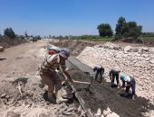 وزير الرى يتلقى تقريرا حول عمليات تبطين الترع بمحافظة البحيرة