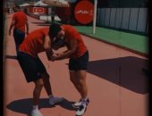 كهربا متوعداً أكرم توفيق فى وصلة هزار: "قابل الجاي يا شبح"