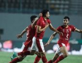 شاهد.. أيمن أشرف يلقى القبض على صلاح محسن بعد تسجيله هدفا للأهلى