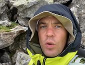 مانويل نوير يقضى إجازته فوق جبال الألب ويلتقط سيلفى مع الماعز.. فيديو