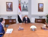 الرئيس السيسي يستعرض عددًا من مشروعات وزارة الكهرباء والربط الكهربائى مع دول الجوار ومركز التحكم الرئيسى بالعاصمة الإدارية.. ويوجه بإعداد استراتيجية وطنية متكاملة لإنتاج الهيدروجين والاستمرار فى الخطط الوطنية