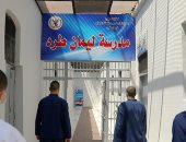 سجناء يؤدون امتحانات الثانوية العامة في لجان خلف الأسوار.. صور